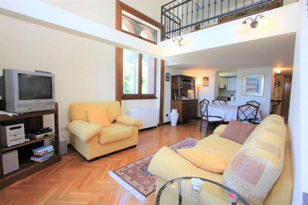 Charming Apartment Lake Front Acquaseria Buitenkant foto